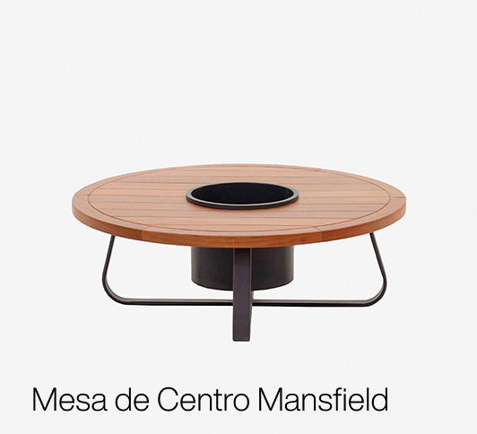 Imagem de uma mesa de centro com champanheira, perfeita para momentos de descontração e elegância em casa.