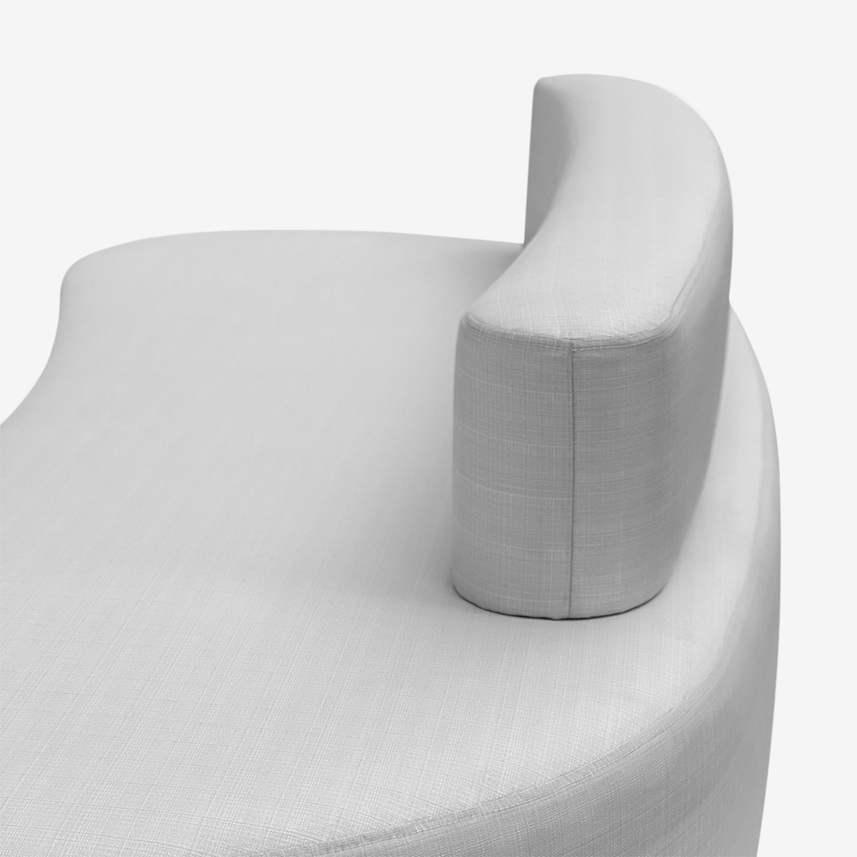SOFÁ-CATARINE-ESTRUTURA-EM-ALUMINIO-COM-ESTOFADOS-CONFORTAVES-DURAVEIS-ELEGANTES-LUXO-CONFORTO-AREA-INTERNA-2